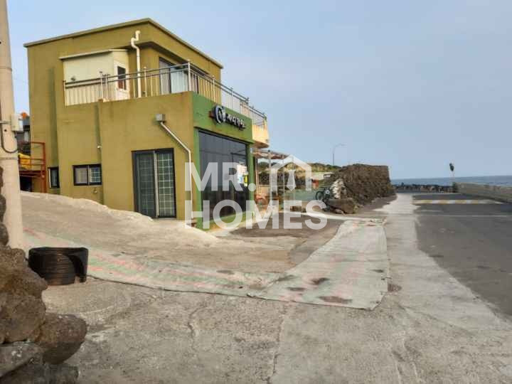 제주 제주시 우도면 연평리 제주도 상가 매매 상가주택 매매 비양도 정류장 해안도로 접한 상가주택 매매 관광객 많은 매매 매물번호 10074 사진 1